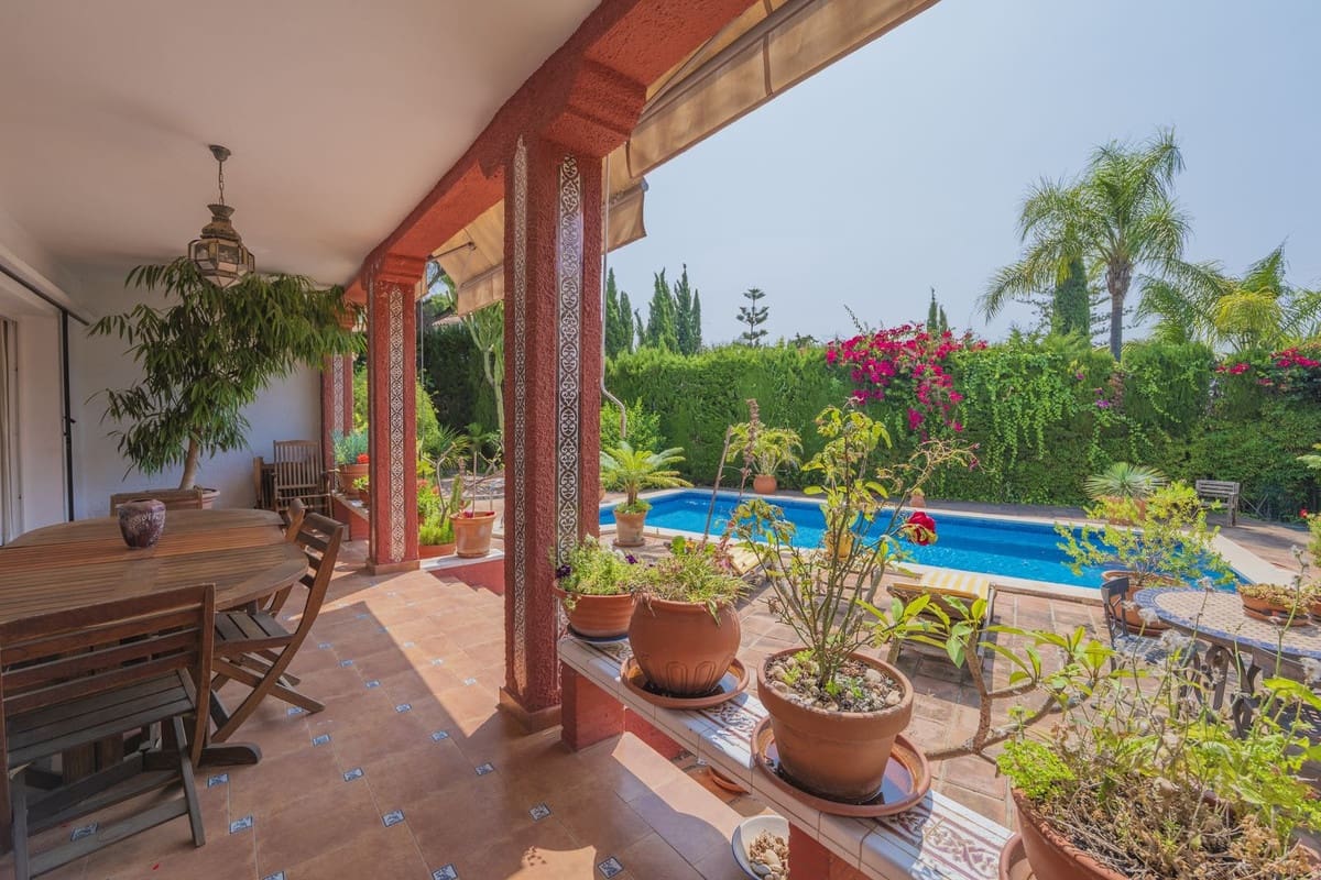 3 soveværelse Villa til salg i Marbella med swimmingpool - € 1.200.000 (Ref: 9081912)