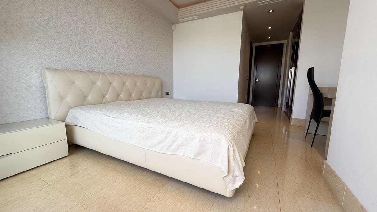 Apartamento de 3 habitaciones en Benahavís en venta con piscina - 790.000 € (Ref: 9091927)