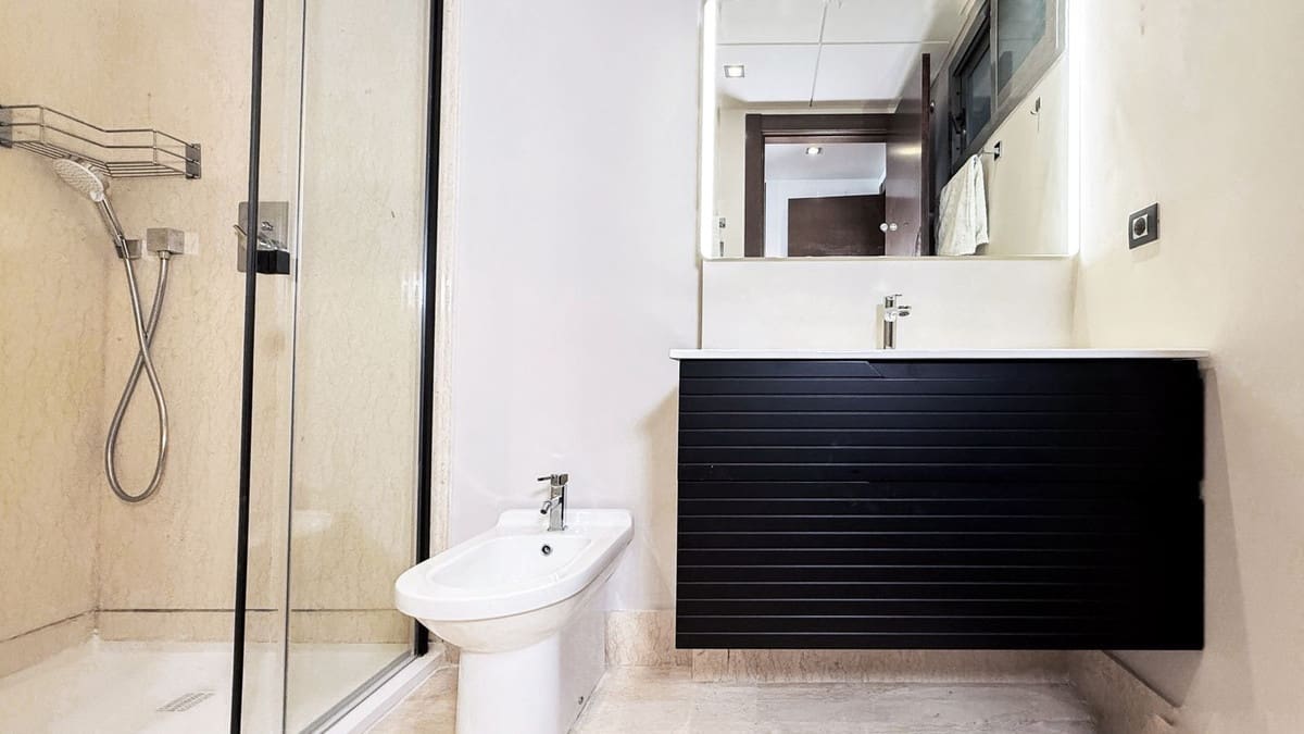 Apartamento de 3 habitaciones en Benahavís en venta con piscina - 790.000 € (Ref: 9091927)