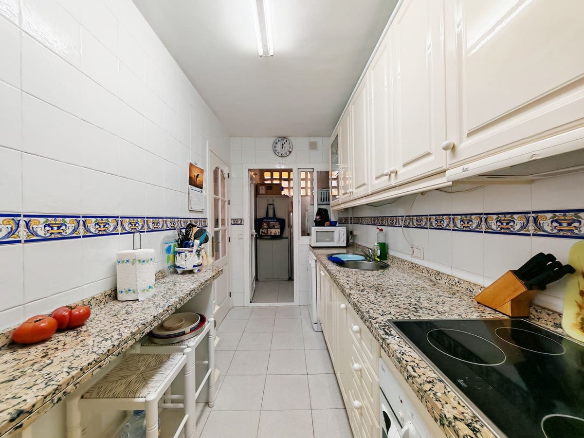 3 soveværelse Lejlighed til salg i Elviria med swimmingpool - € 575.000 (Ref: 9091929)