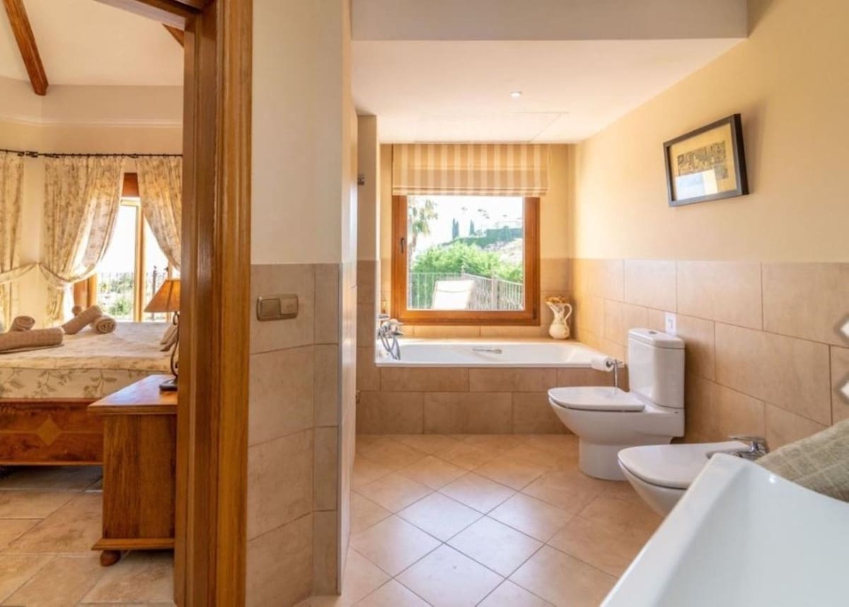 5 soveværelse Villa til salg i Los Flamingos med swimmingpool - € 2.495.000 (Ref: 9108984)