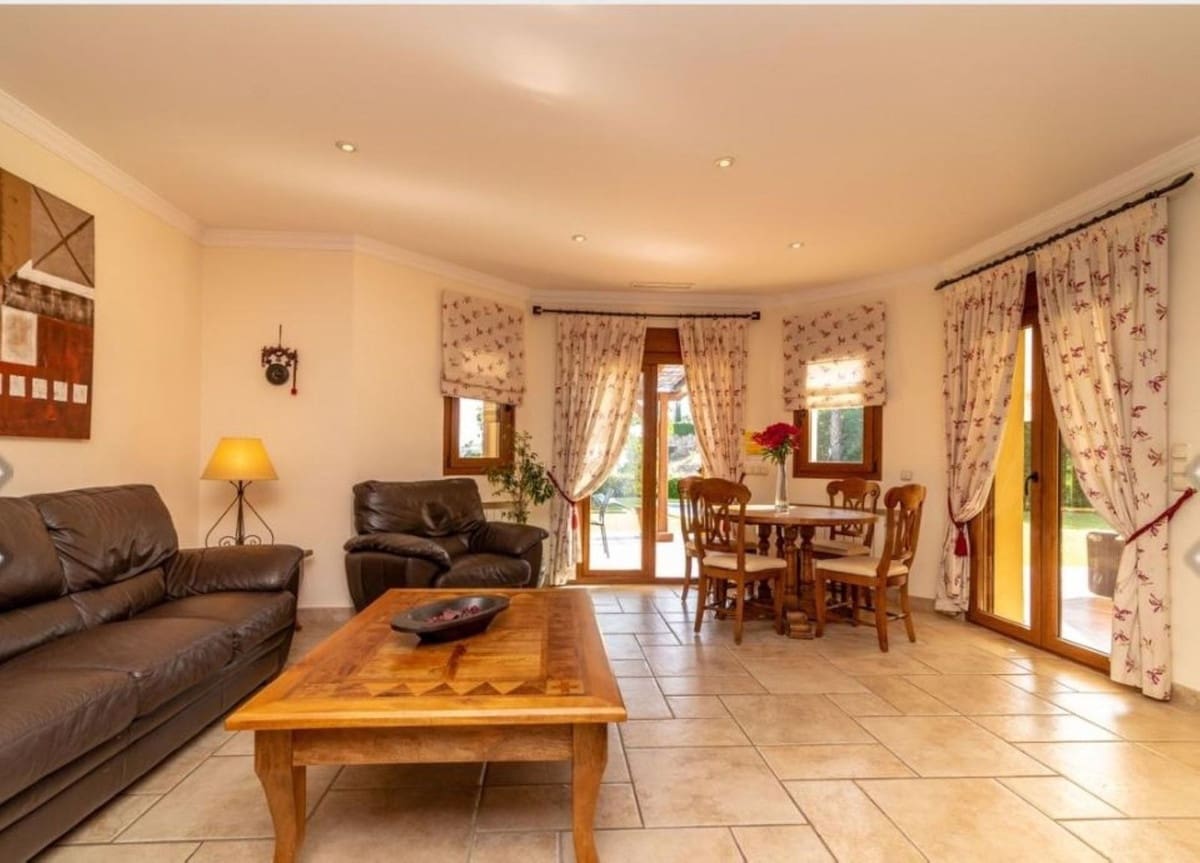 5 soveværelse Villa til salg i Los Flamingos med swimmingpool - € 2.495.000 (Ref: 9108984)