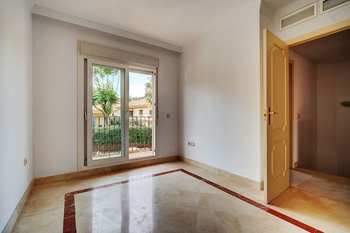 3 soveværelse Byhus til salg i Riviera del Sol med swimmingpool - € 460.000 (Ref: 9108999)