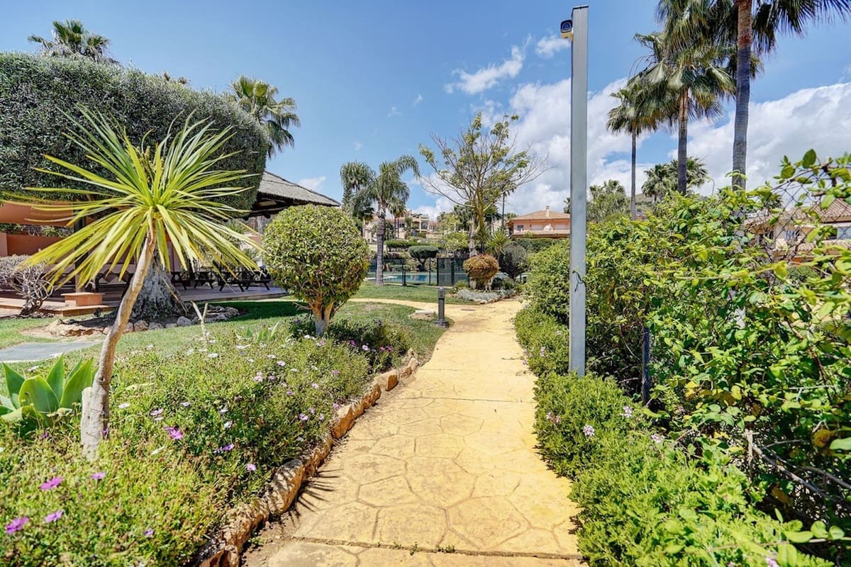 3 soveværelse Byhus til salg i Riviera del Sol med swimmingpool - € 460.000 (Ref: 9108999)