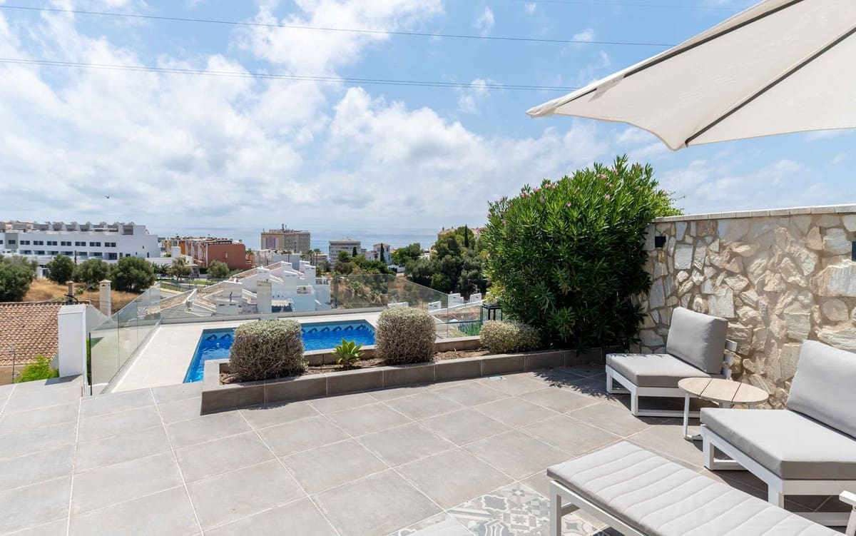 3 soveværelse Villa til salg i Fuengirola med swimmingpool - € 1.245.000 (Ref: 9109000)