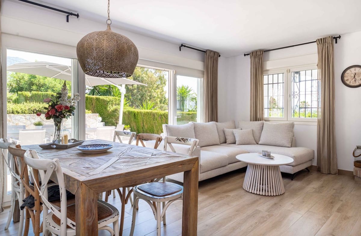 3 soveværelse Villa til salg i Fuengirola med swimmingpool - € 1.245.000 (Ref: 9109000)