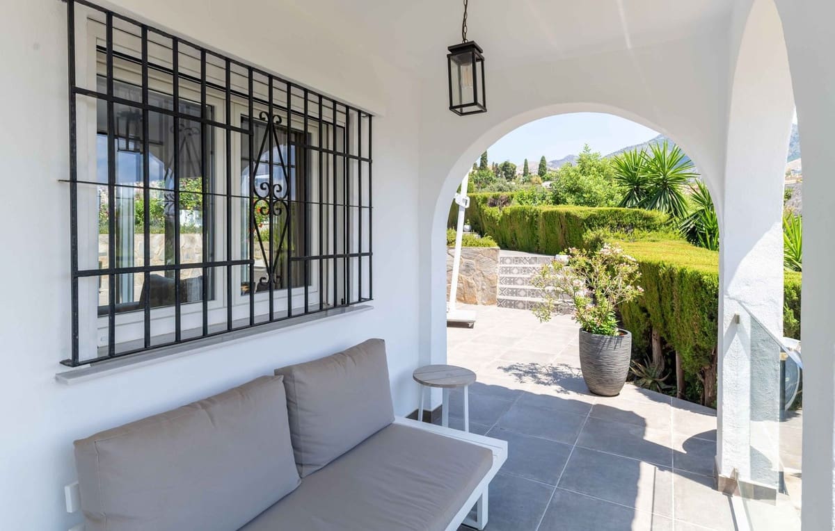 3 soveværelse Villa til salg i Fuengirola med swimmingpool - € 1.245.000 (Ref: 9109000)