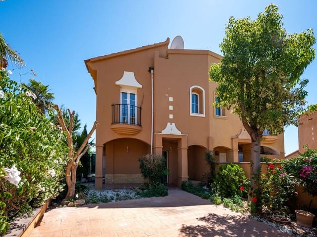 3 soveværelse Byhus til salg i Riviera del Sol, Mijas med swimmingpool - € 449.000 (Ref: 9132716)