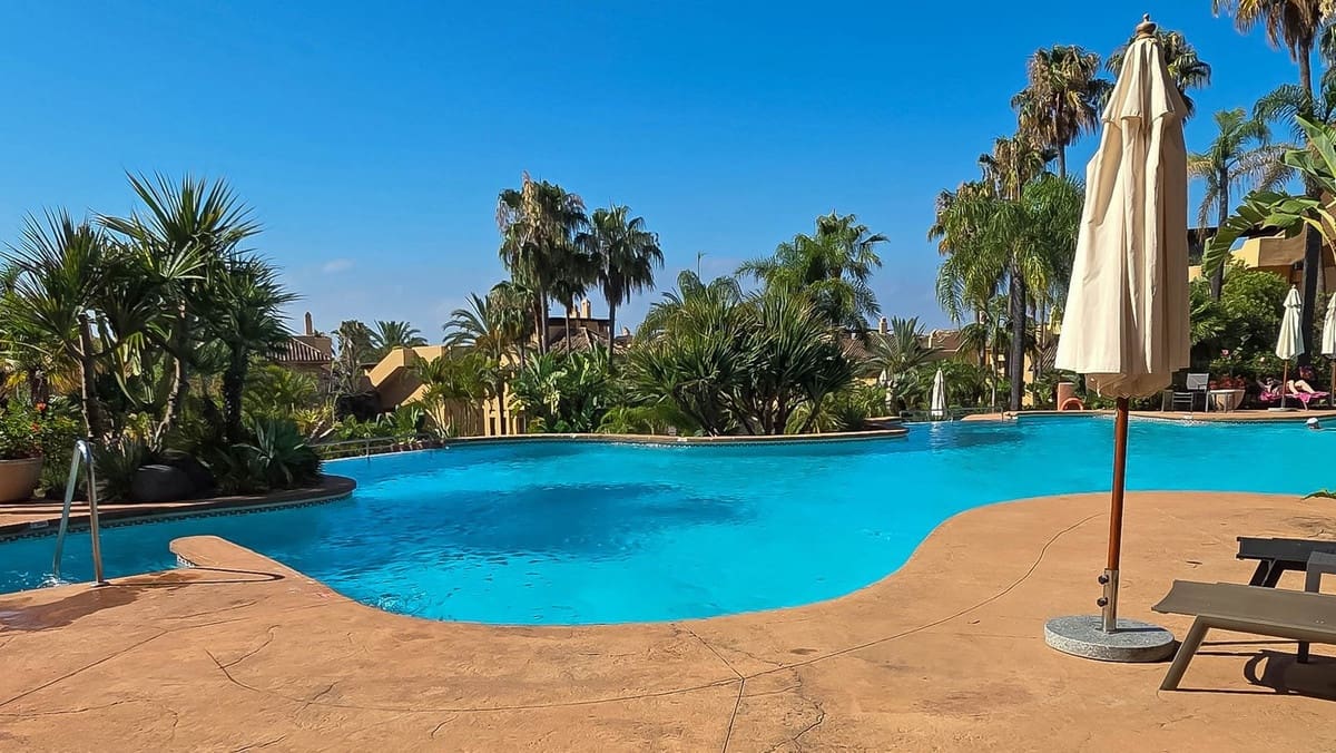 2 soveværelse Penthouse til salg i Golden Mile med swimmingpool - € 2.095.000 (Ref: 9137407)