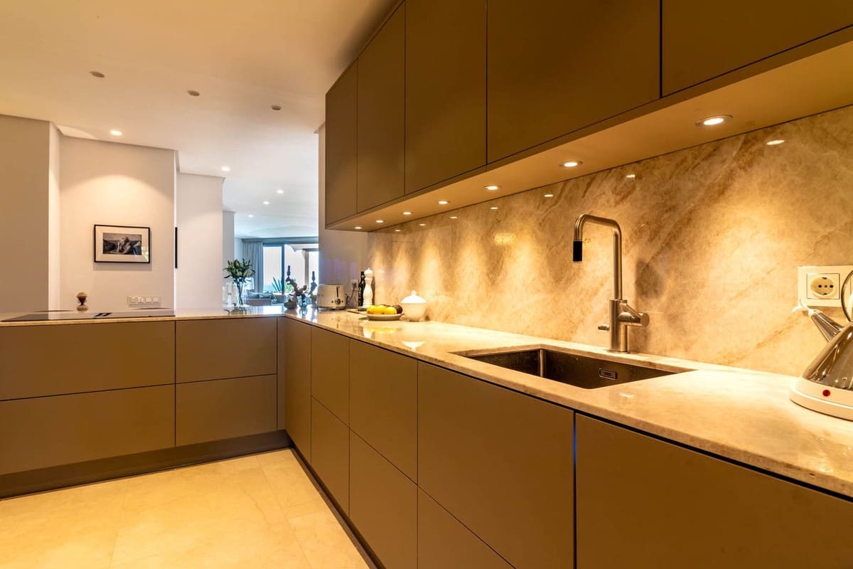 2 soveværelse Penthouse til salg i Golden Mile med swimmingpool - € 2.095.000 (Ref: 9137407)