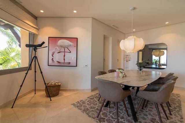 2 soverom Penthouse til salgs i Sierra Blanca, Marbella med svømmebasseng - € 2 095 000 (Ref: 9137407)