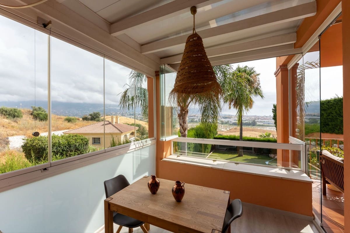 3 soveværelse Villa til salg i Mijas med swimmingpool - € 735.000 (Ref: 9152459)