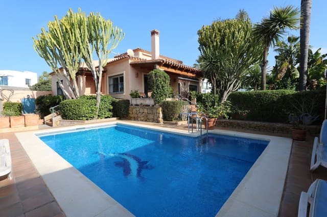 6 soveværelse Villa til salg i Cabopino, Marbella med swimmingpool - € 1.490.000 (Ref: 9152460)