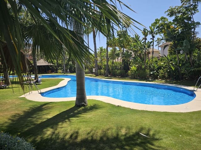 3 soverom Leilighet til salgs i Puerto Banus, Marbella med svømmebasseng - € 945 000 (Ref: 9152461)