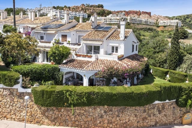 2 makuuhuone Omakotitalo myytävänä paikassa Calahonda, Mijas mukana uima-altaan - 425 000 € (Ref: 9152463)
