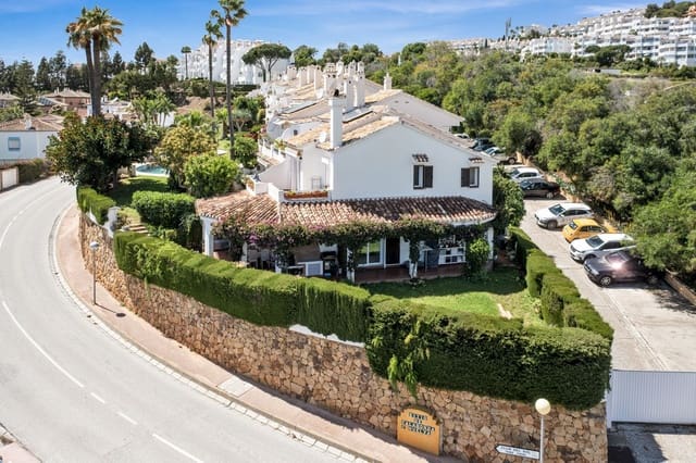 2 makuuhuone Omakotitalo myytävänä paikassa Calahonda, Mijas mukana uima-altaan - 425 000 € (Ref: 9152463)