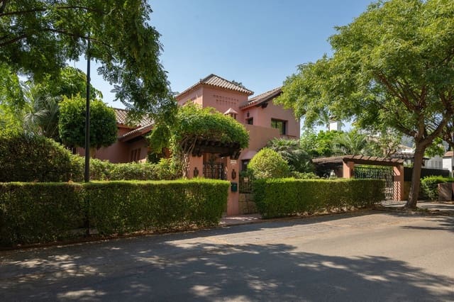 4 soveværelse Villa til salg i Parque Central, Estepona med swimmingpool - € 1.450.000 (Ref: 9152465)
