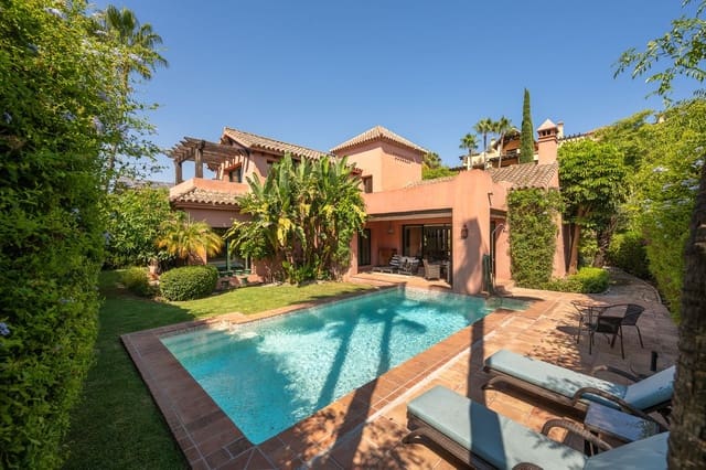 4 soveværelse Villa til salg i Parque Central, Estepona med swimmingpool - € 1.450.000 (Ref: 9152465)