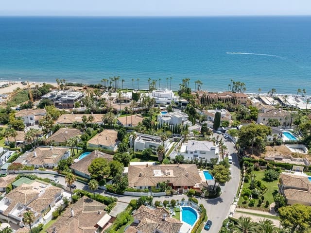7 soverom Hus til salgs i Los Monteros, Marbella med svømmebasseng - € 1 850 000 (Ref: 9152472)