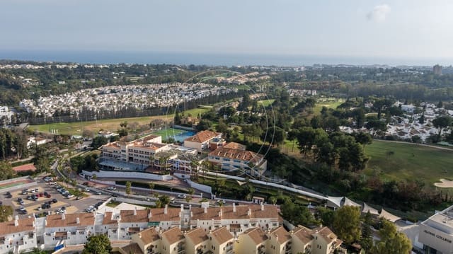 3 bedroom Apartment for sale in Puerto Banus, Marbella with pool - € 850,000 (Ref: 9152475)