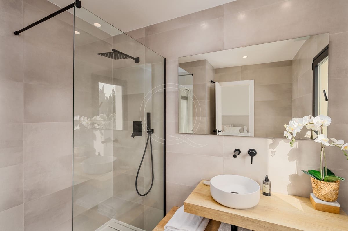 3 sypialnia Apartament na sprzedaż w Nueva Andalucia z basenem - 850 000 € (Ref: 9152475)