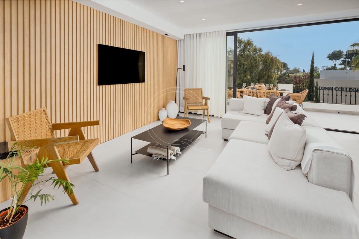 3 slaapkamer Appartement te koop in Nueva Andalucia met zwembad - € 850.000 (Ref: 9152475)