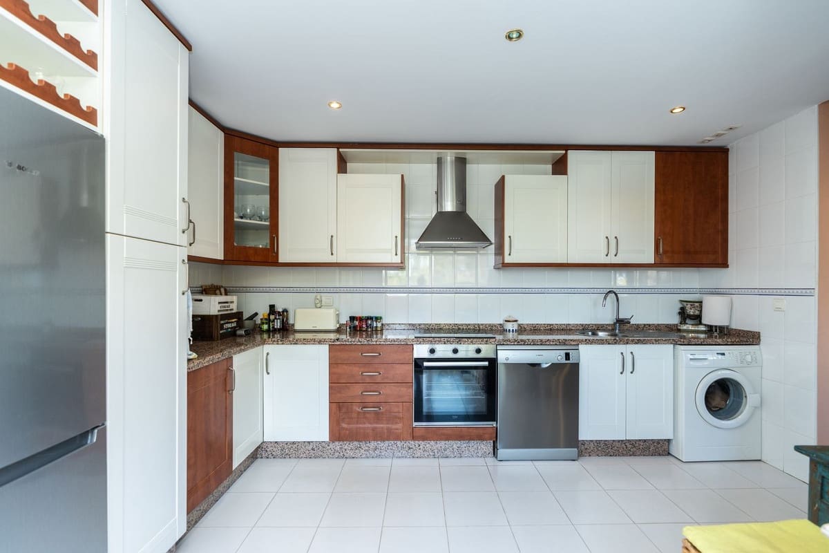 2 soveværelse Penthouse til salg i Elviria med swimmingpool - € 495.000 (Ref: 9154395)