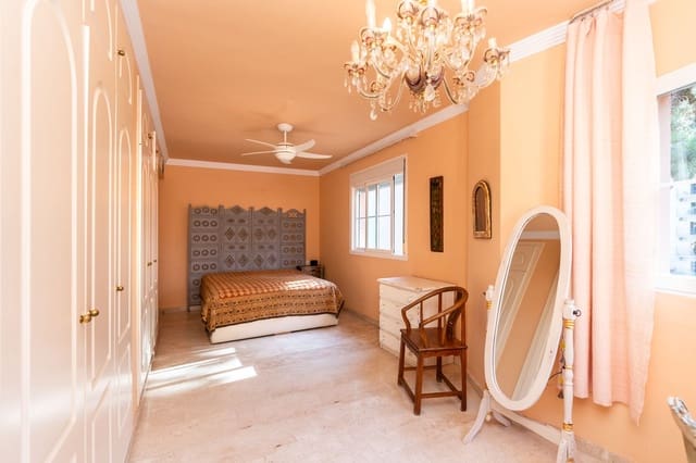 2 bedroom Penthouse for sale in Elviria, Marbella with pool - € 495,000 (Ref: 9154395)