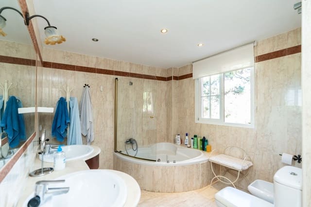 2 bedroom Penthouse for sale in Elviria, Marbella with pool - € 495,000 (Ref: 9154395)