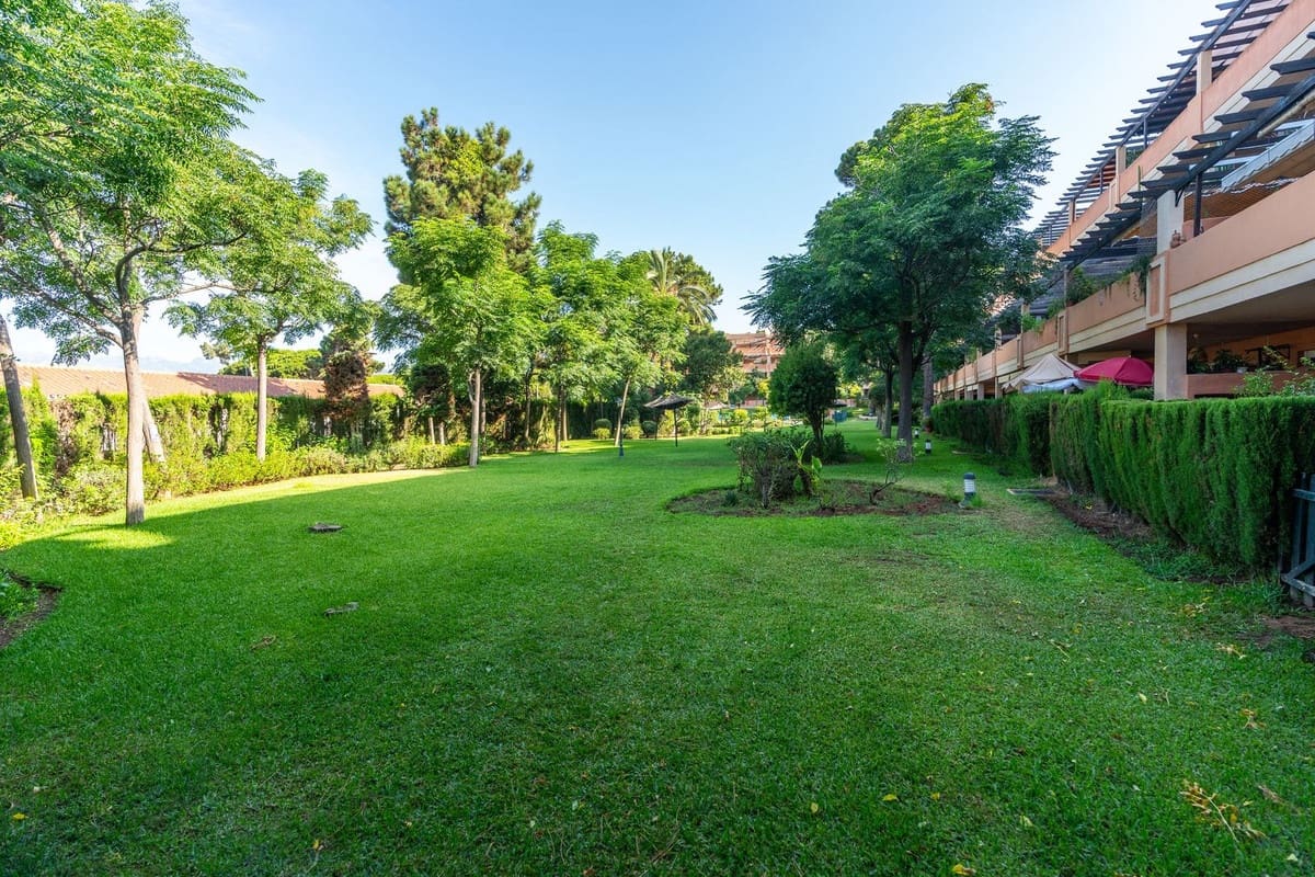 2 soveværelse Penthouse til salg i Elviria med swimmingpool - € 495.000 (Ref: 9154395)