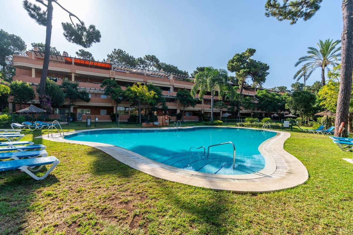 2 soveværelse Penthouse til salg i Elviria med swimmingpool - € 495.000 (Ref: 9154395)