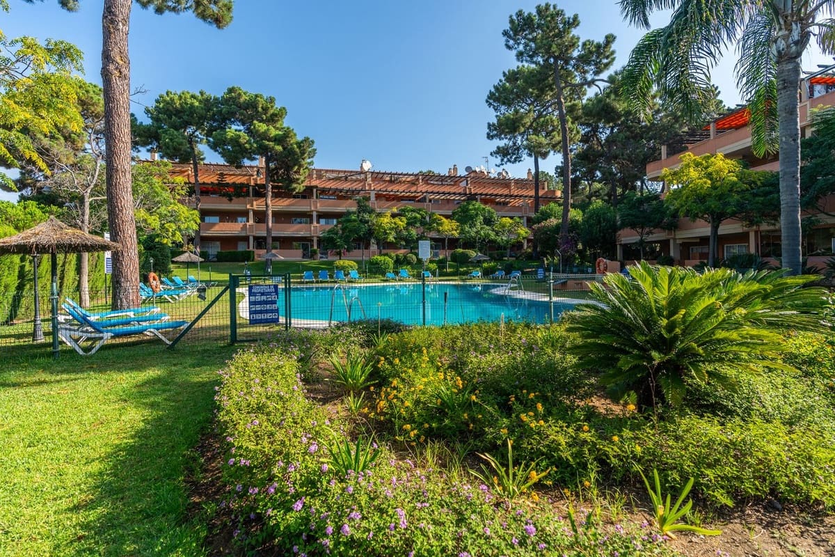 2 soveværelse Penthouse til salg i Elviria med swimmingpool - € 495.000 (Ref: 9154395)