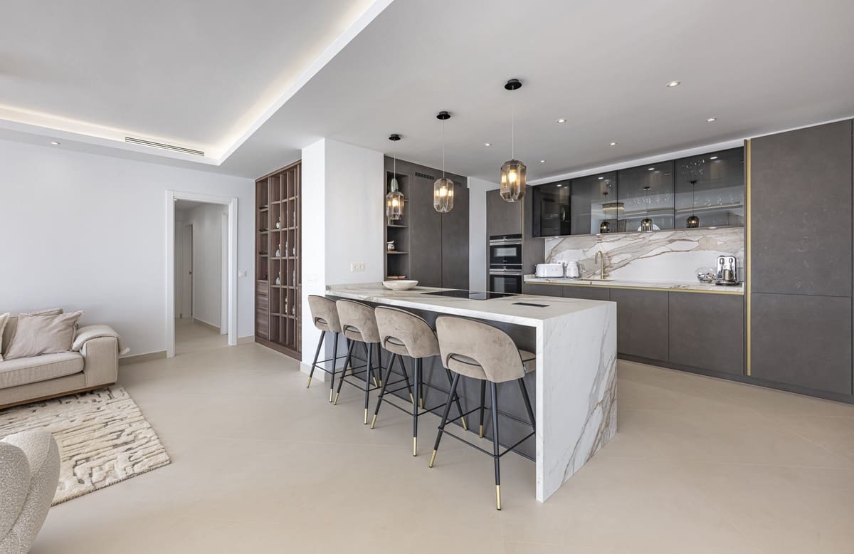 3 quarto Apartamento para venda em Golden Mile com piscina - 1 560 000 € (Ref: 9177777)