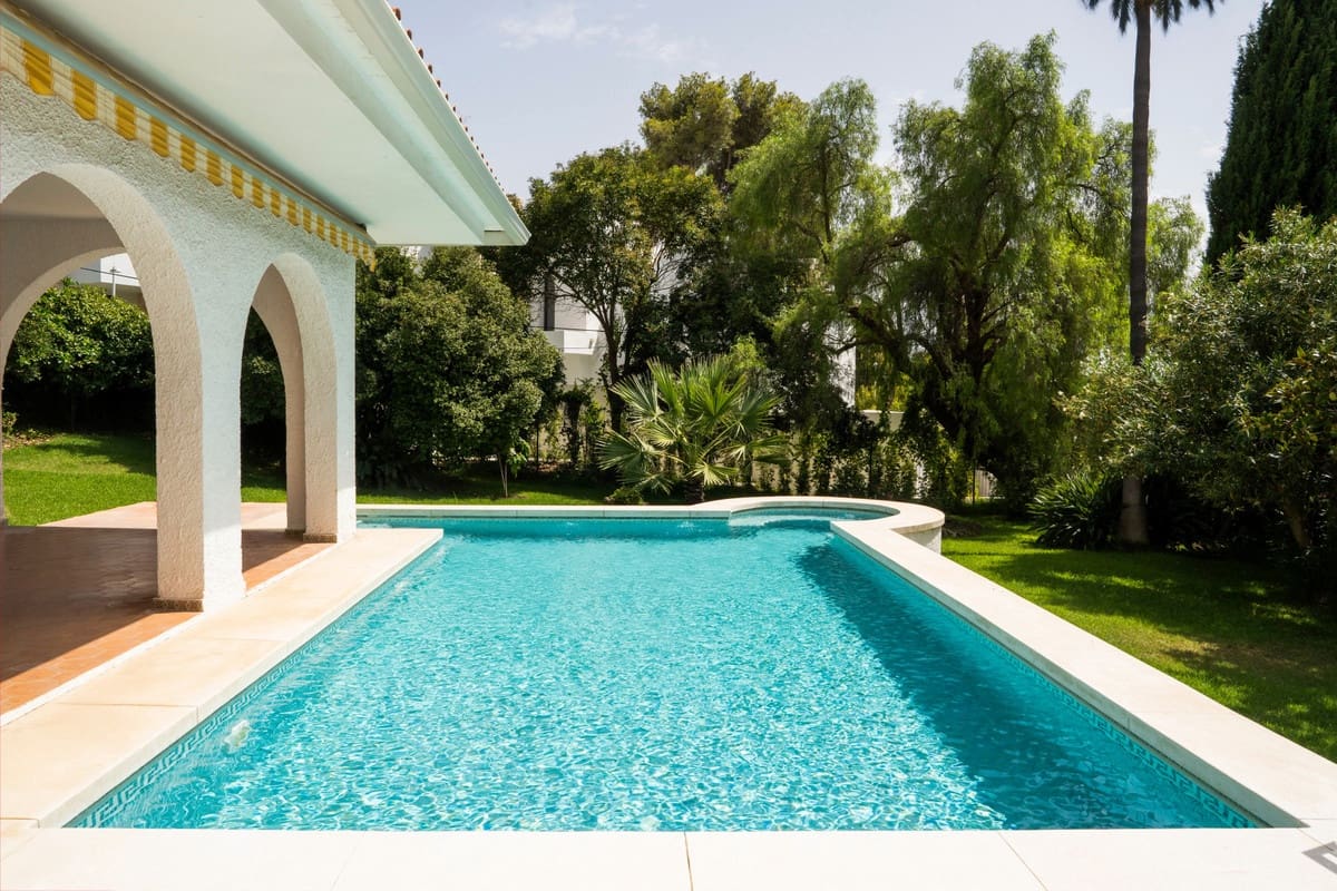 3 soveværelse Villa til salg i San Pedro de Alcantara med swimmingpool - € 1.095.000 (Ref: 9177778)
