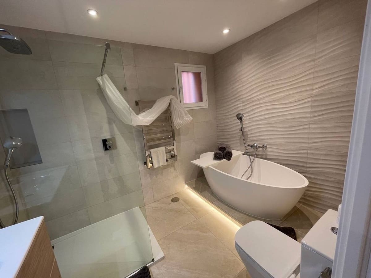 2 slaapkamer Appartement te koop in Puerto Banus met zwembad - € 740.000 (Ref: 9177781)