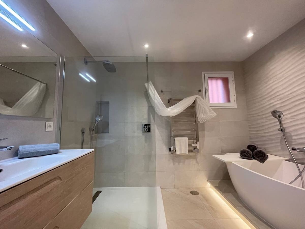 2 slaapkamer Appartement te koop in Puerto Banus met zwembad - € 740.000 (Ref: 9177781)