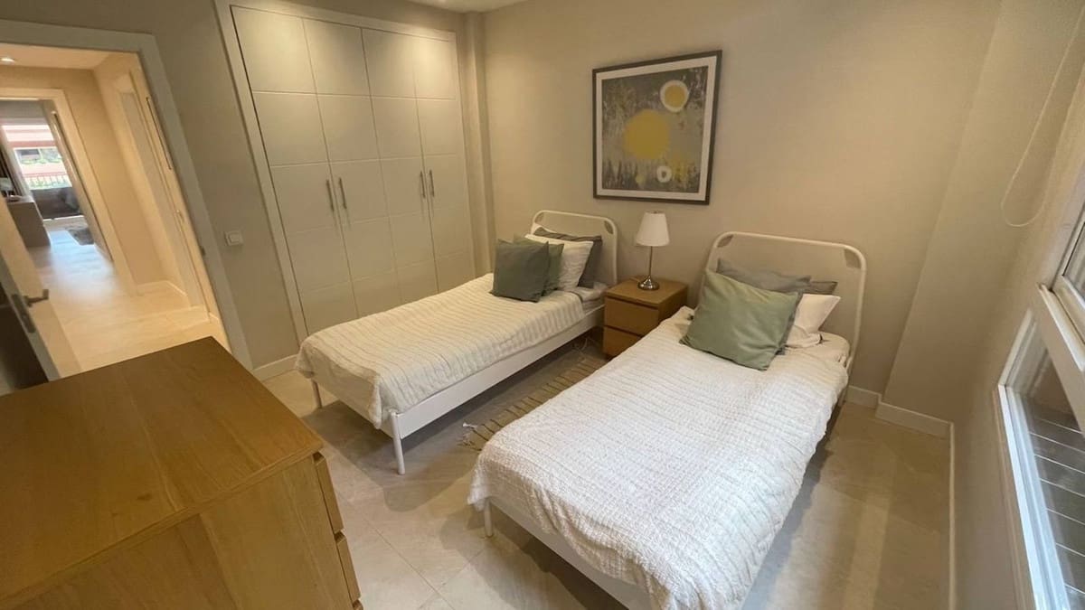 2 slaapkamer Appartement te koop in Puerto Banus met zwembad - € 740.000 (Ref: 9177781)