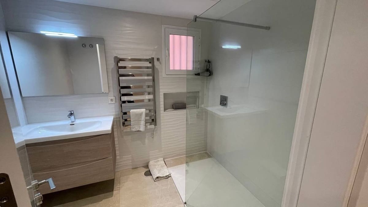 2 slaapkamer Appartement te koop in Puerto Banus met zwembad - € 740.000 (Ref: 9177781)