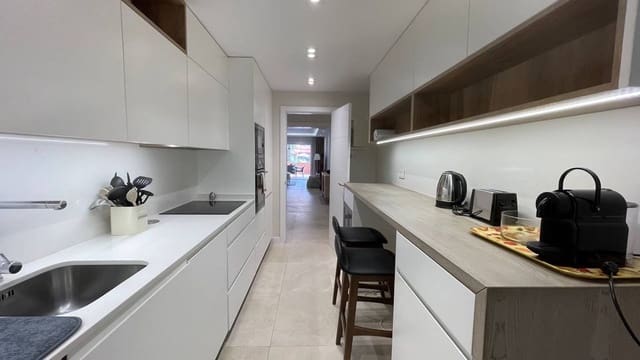 2 slaapkamer Appartement te koop in Puerto Banus, Marbella met zwembad - € 740.000 (Ref: 9177781)