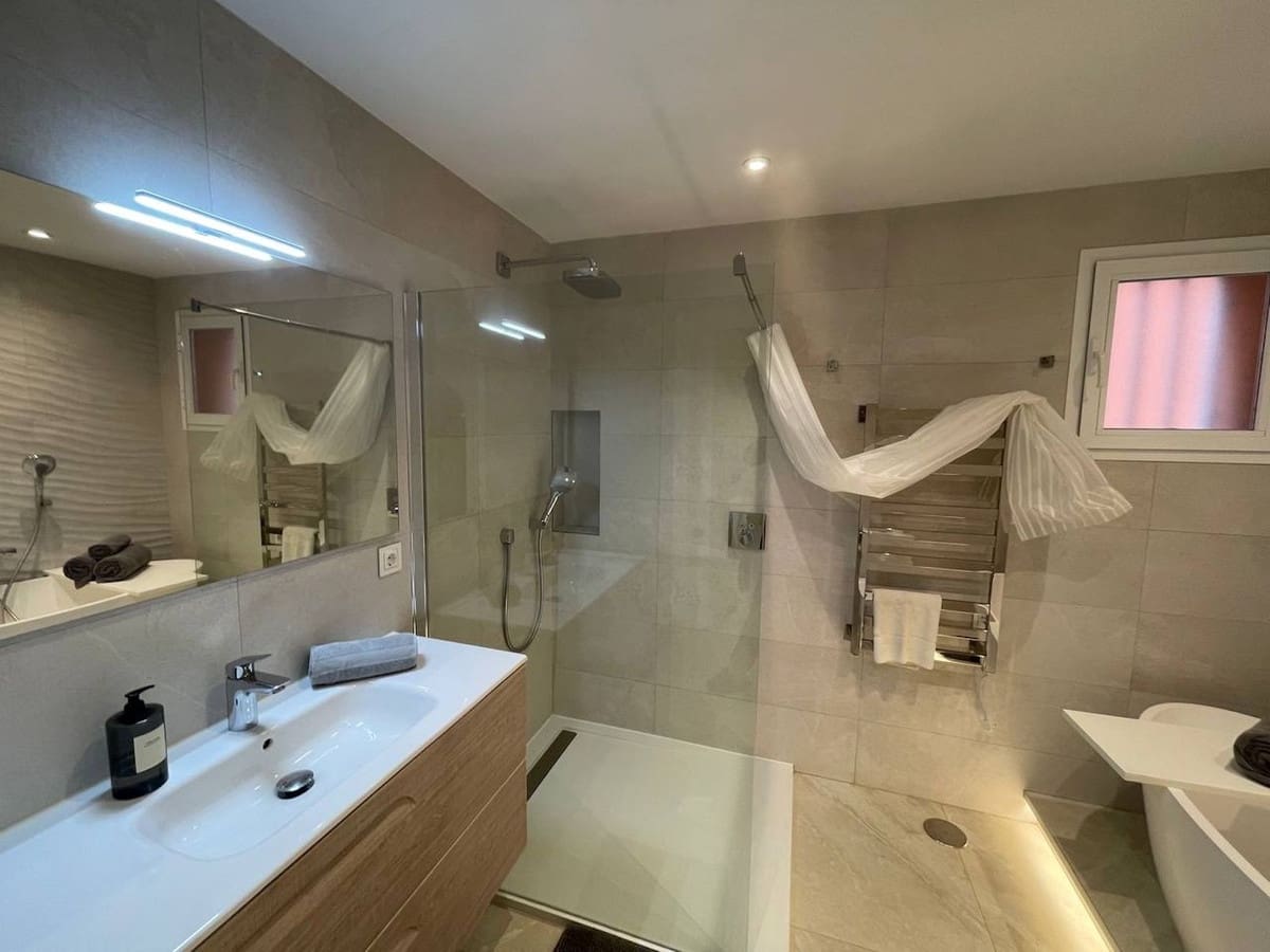 2 slaapkamer Appartement te koop in Puerto Banus met zwembad - € 740.000 (Ref: 9177781)