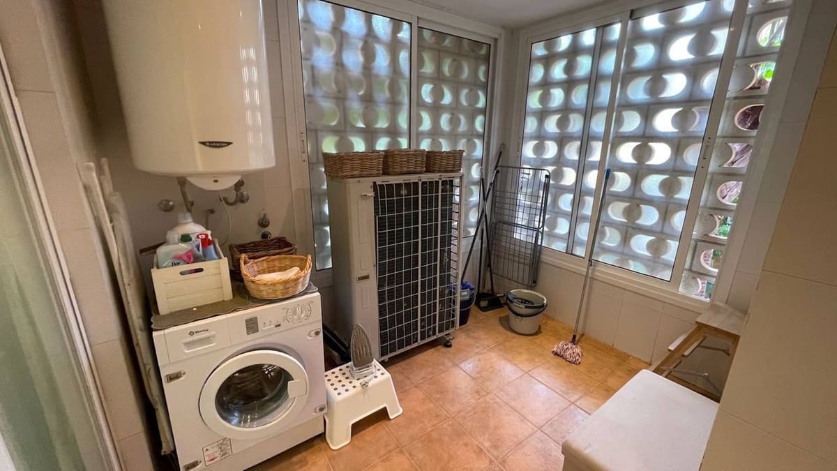 2 slaapkamer Appartement te koop in Puerto Banus met zwembad - € 740.000 (Ref: 9177781)