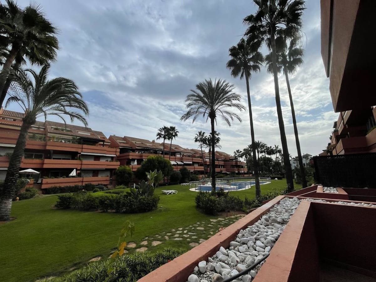 2 slaapkamer Appartement te koop in Puerto Banus met zwembad - € 740.000 (Ref: 9177781)