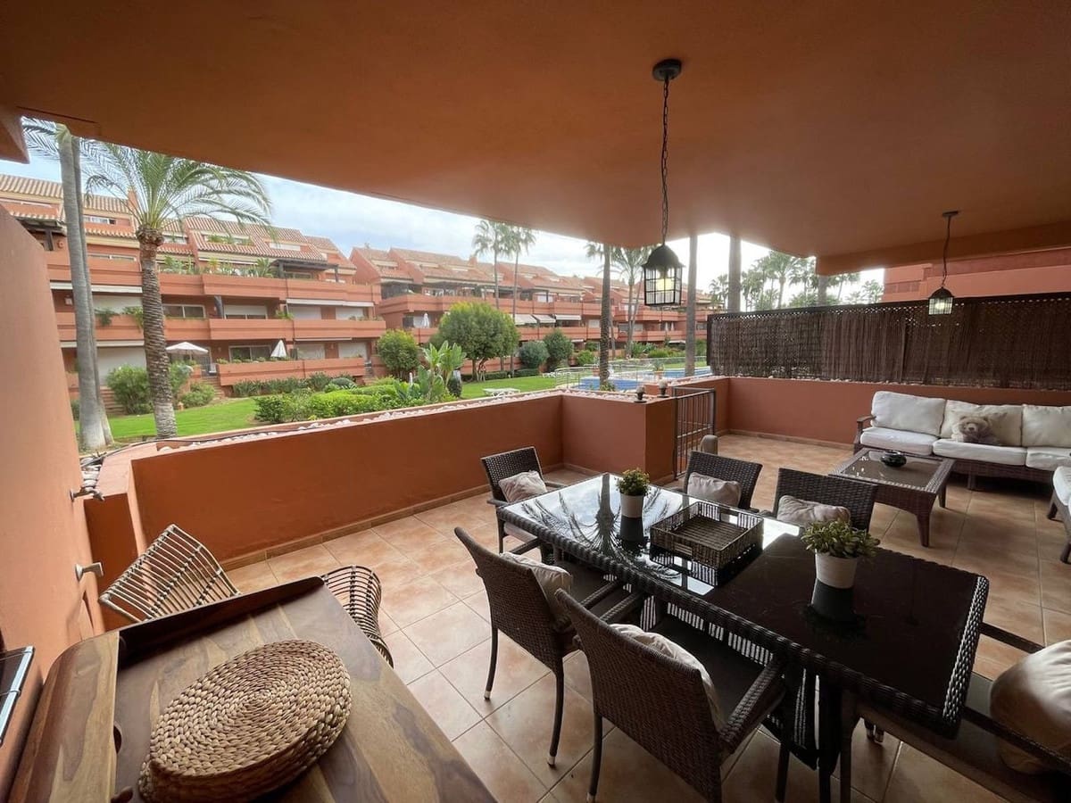 2 slaapkamer Appartement te koop in Puerto Banus met zwembad - € 740.000 (Ref: 9177781)