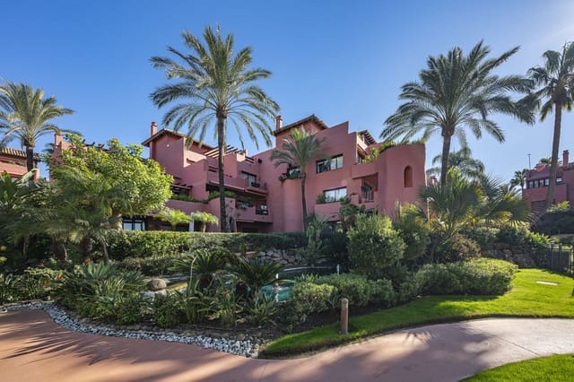 3 bedroom Apartment for sale in Resinera-Voladilla, Estepona with pool - € 2,350,000 (Ref: 9206900)