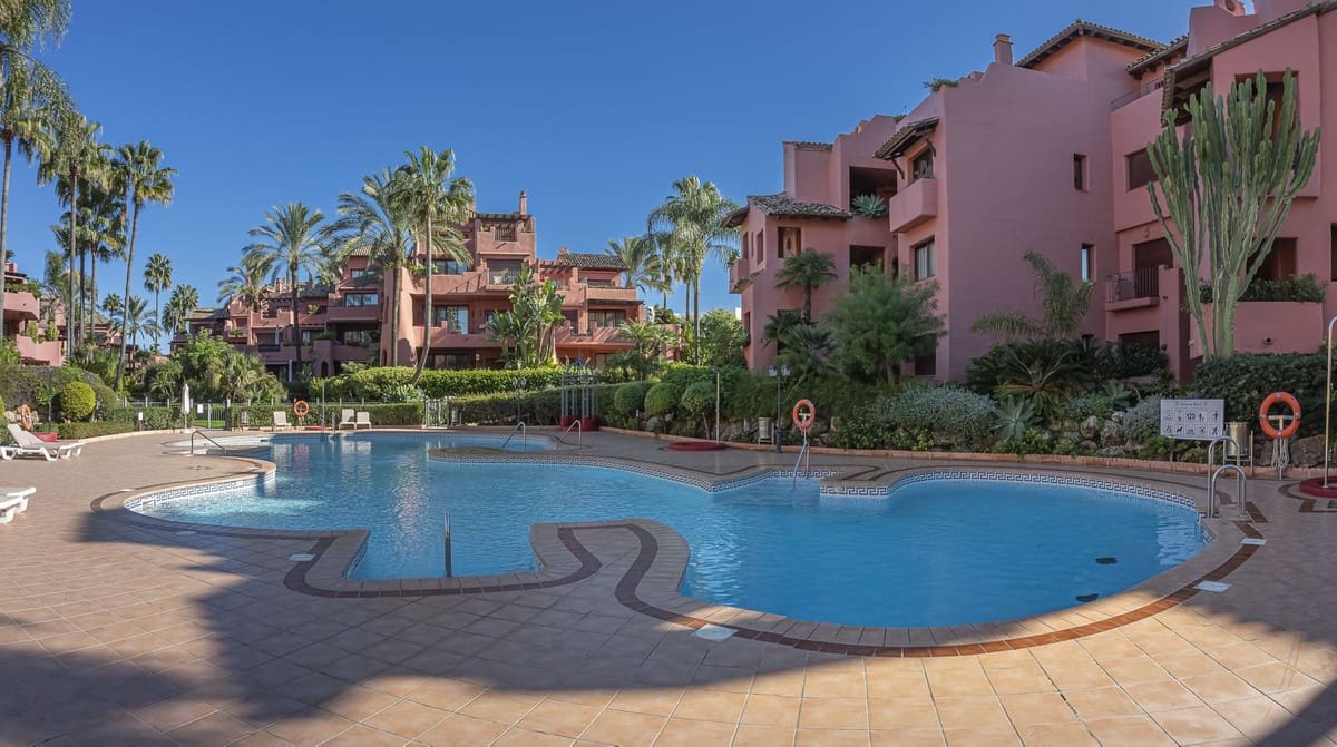 Apartamento de 3 habitaciones en Guadalmansa en venta con piscina - 2.350.000 € (Ref: 9206900)