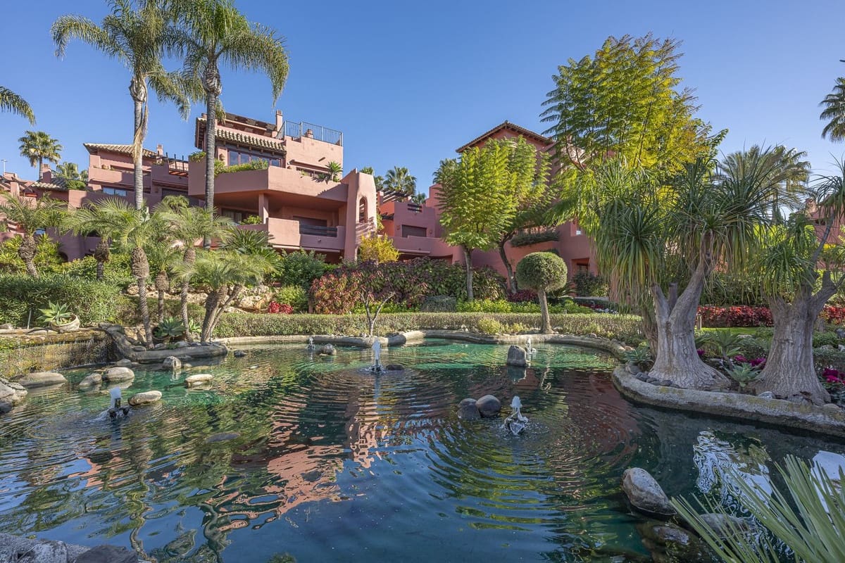 Apartamento de 3 habitaciones en Guadalmansa en venta con piscina - 2.350.000 € (Ref: 9206900)