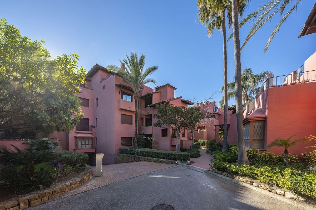 Apartamento de 3 habitaciones en Guadalmansa en venta con piscina - 2.350.000 € (Ref: 9206900)