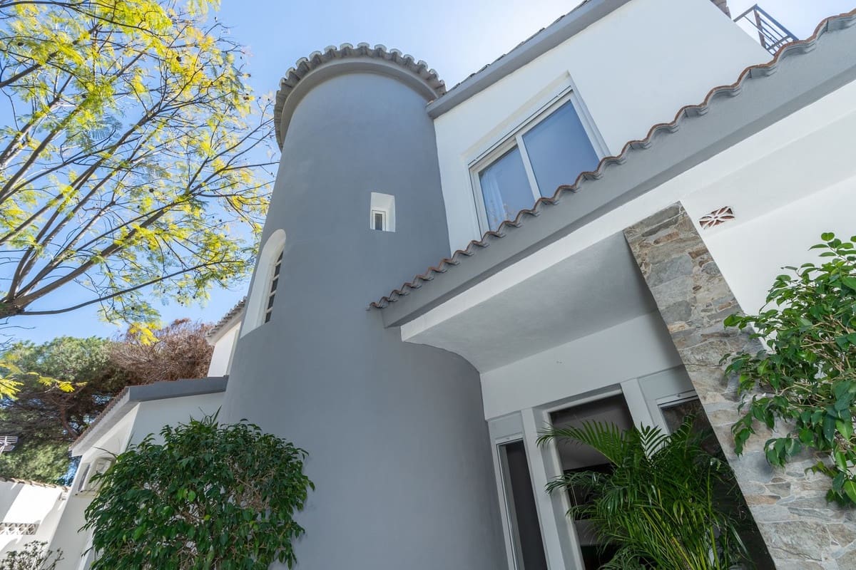 4 soverom Villa til salgs i Marbella med svømmebasseng - € 1 290 000 (Ref: 9217786)