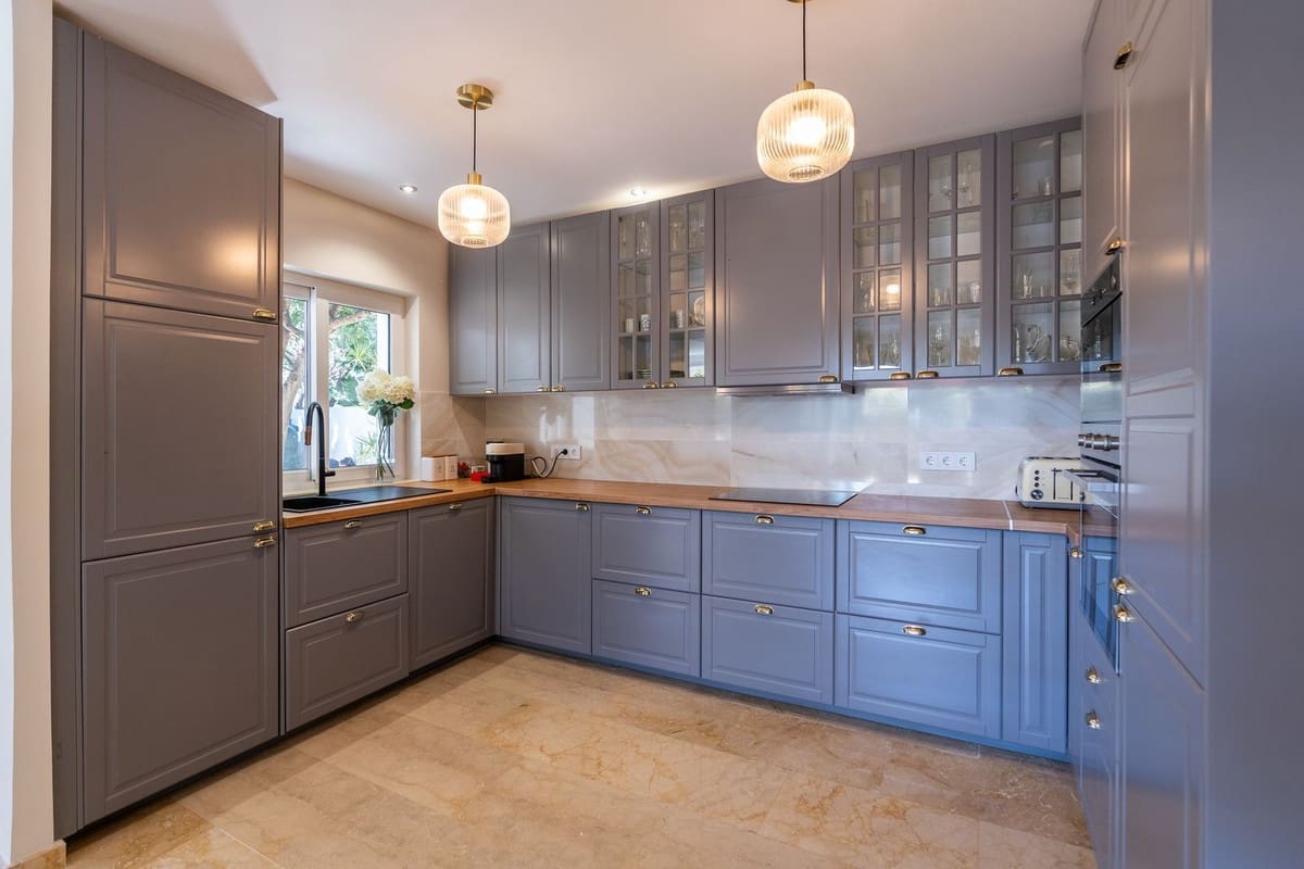 4 bedroom Villa for sale in Marbella with pool - € 1,290,000 (Ref: 9217786)