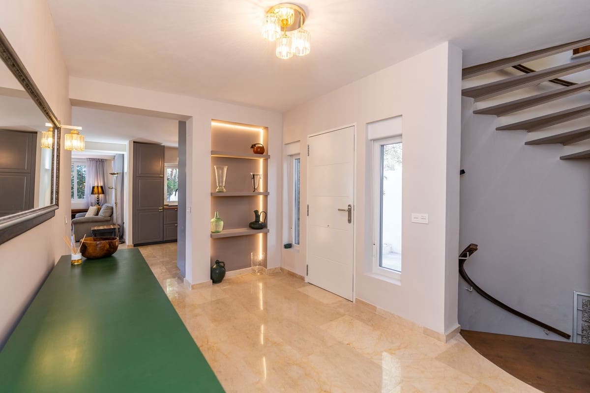 4 slaapkamer Villa te koop in Marbella met zwembad garage - € 1.180.000 (Ref: 9217786)